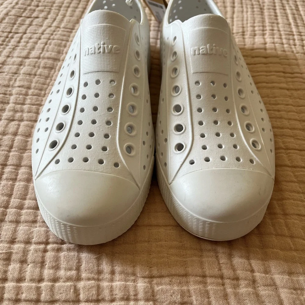 NWT Native Jefferson White Slip-On Shoes waterproof Women’s Size 7 - Picture 5 of 6